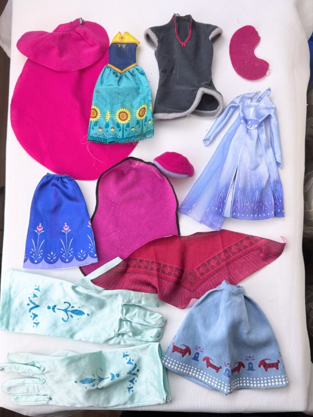 Disney Frozen Doll & Clothing Lot Anna Elsa Kristoff